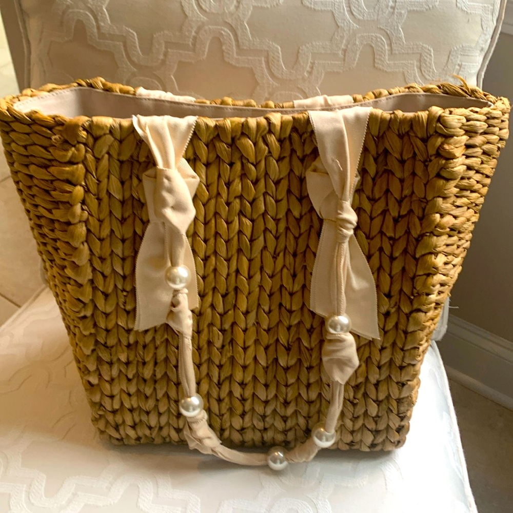 Elegant Tan Woven Shoulder Bag